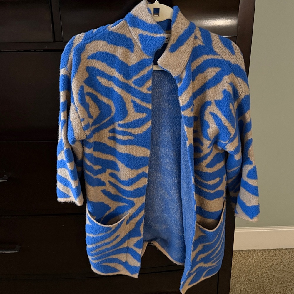 Ellison Blue and Tan Zebra Print Cardigan size small - Picture 4 of 5